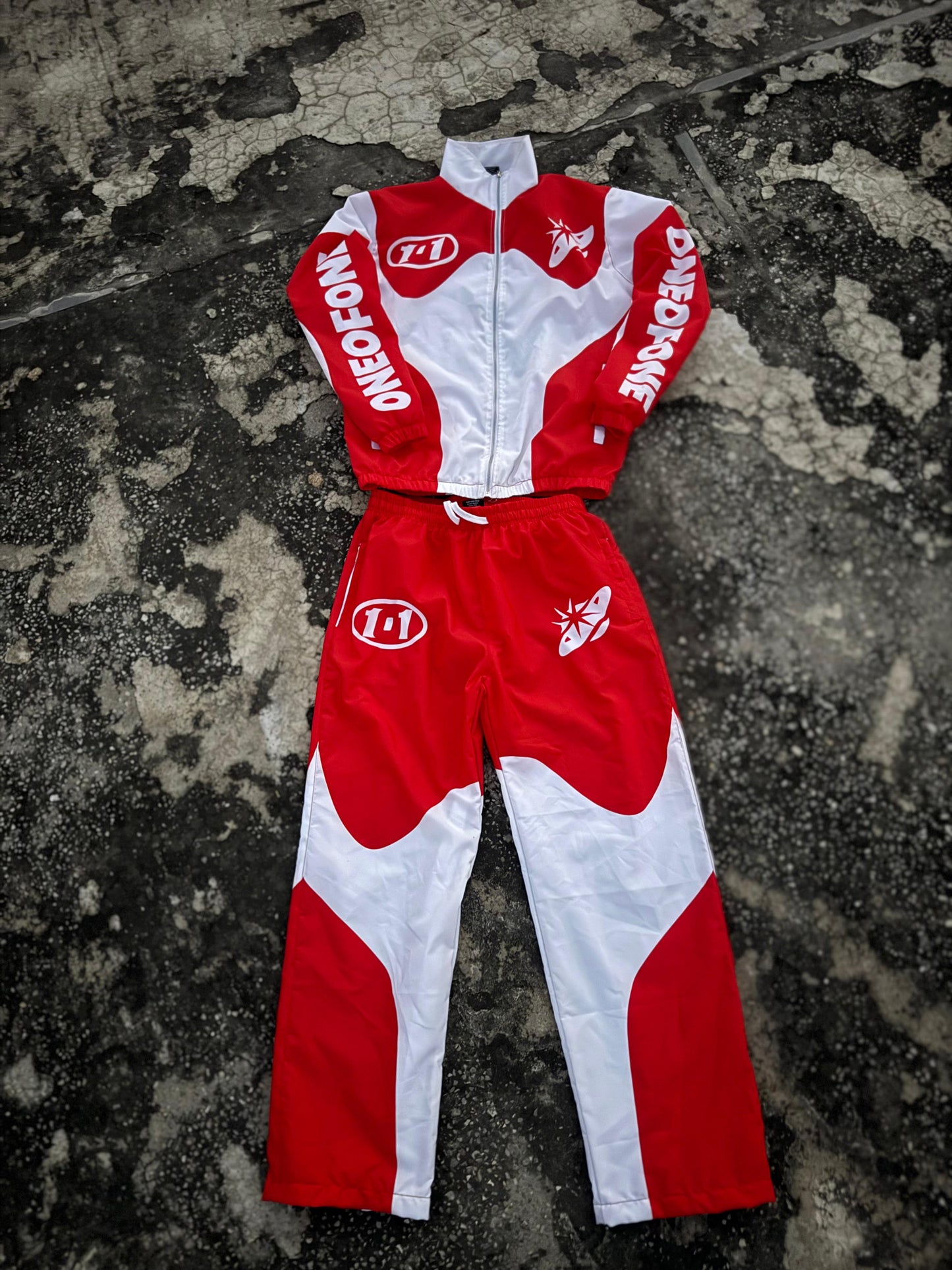 “ONEOFONE” RED WINDBREAKER SET