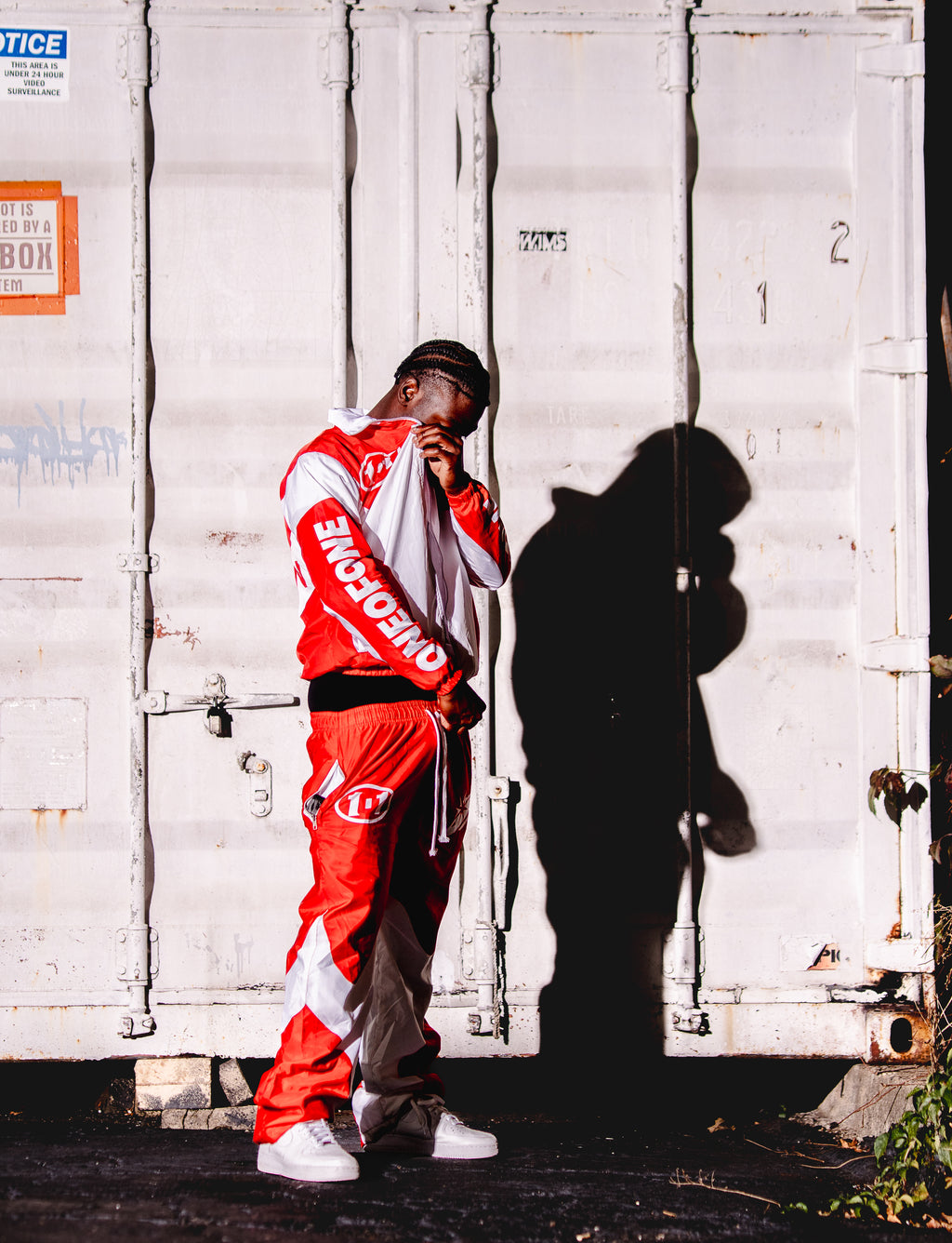 “ONEOFONE” RED WINDBREAKER SET